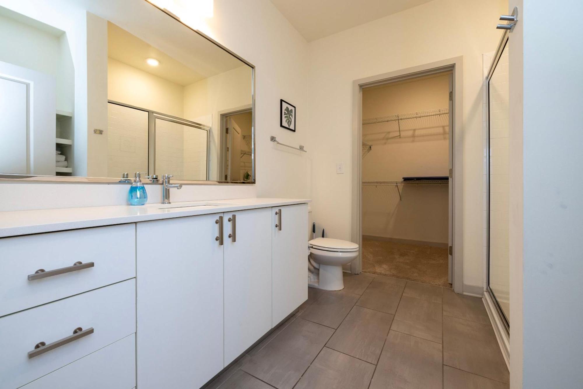 Modern Nulu 2br Cozysuites 01 Louisville-Jefferson County