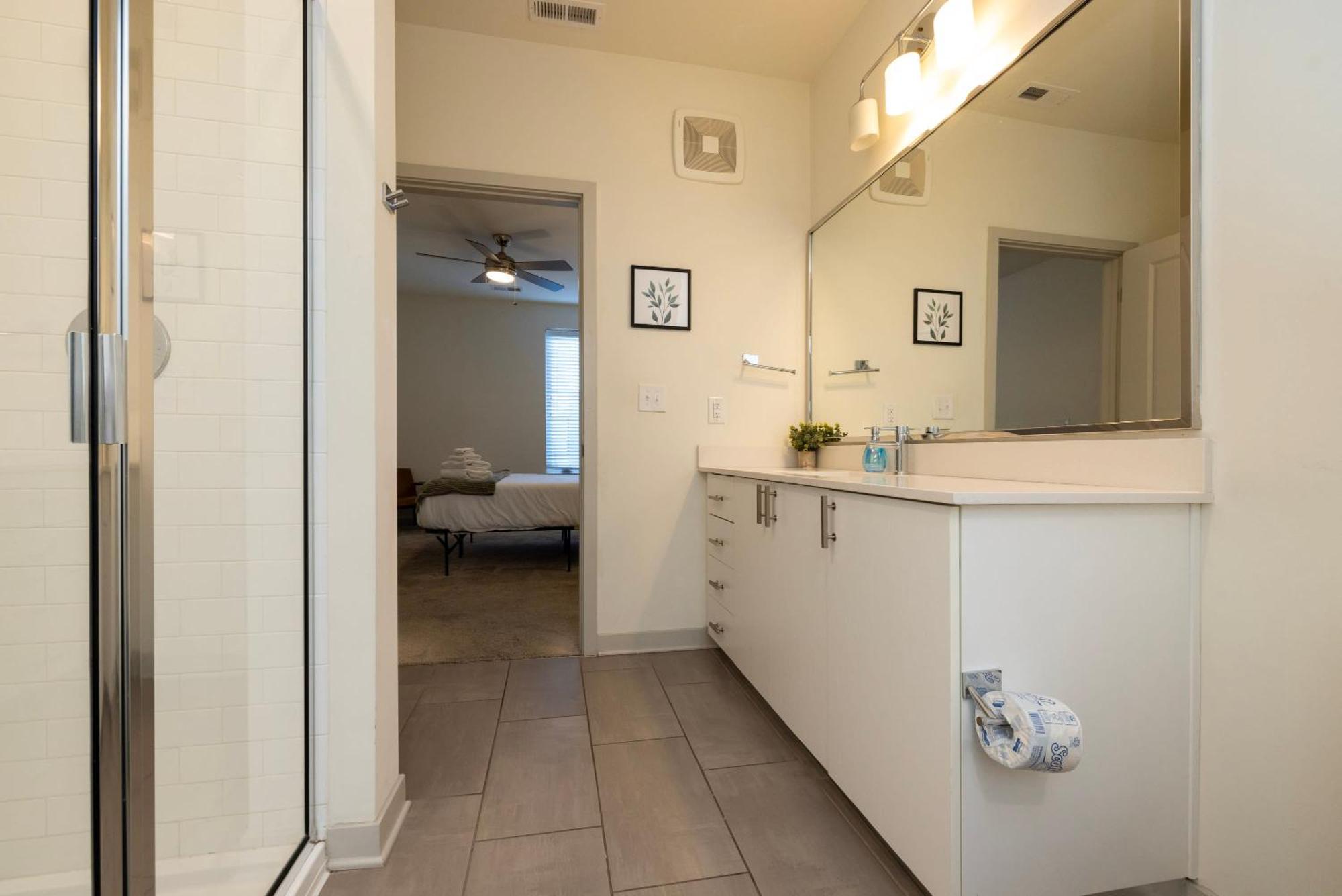 Modern Nulu 2br Cozysuites 01 Louisville-Jefferson County